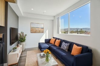 Building Photo - IM 21