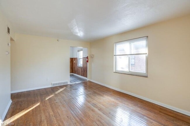 Foto del edificio - 275 E 200th St