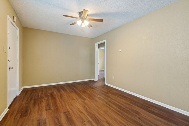 Photo - 521-527 Wagner St Apartment