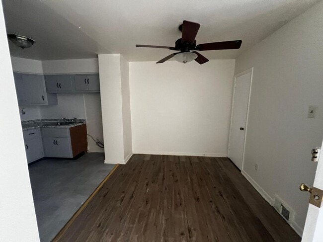 Foto del edificio - 4039 Balwynne Park Rd