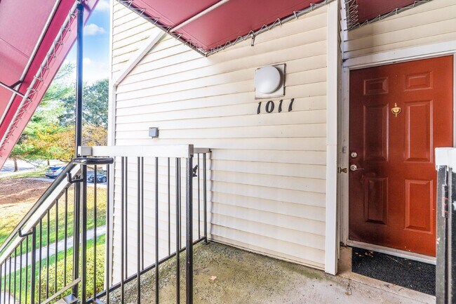 Foto del edificio - 1011 Summerglen Court #202