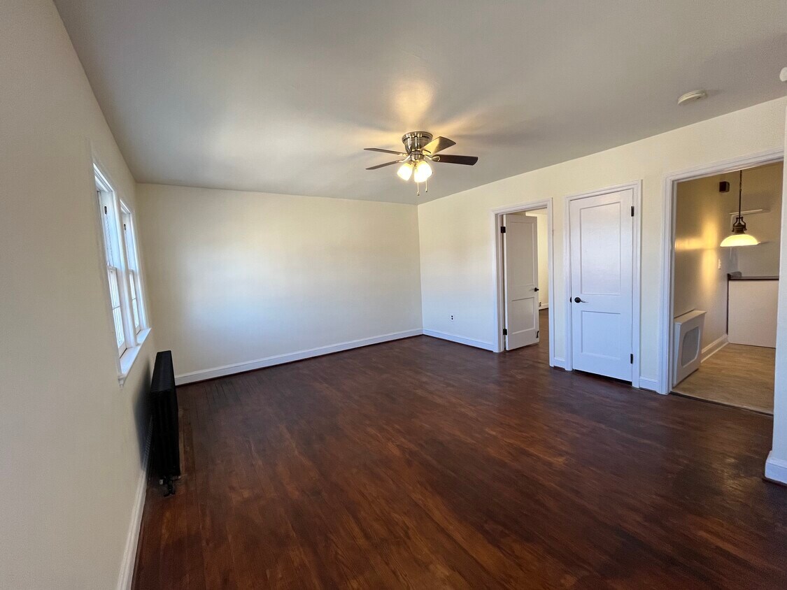 Primary Photo - 2827 Clearview Ave