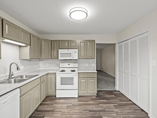 Building Photo - Park Towne Apartments