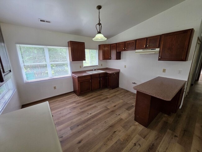 Building Photo - 3 Bedroom / 1.5 Bath Home in Lake Station