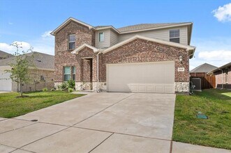 Building Photo - 2640 Oneida Ln
