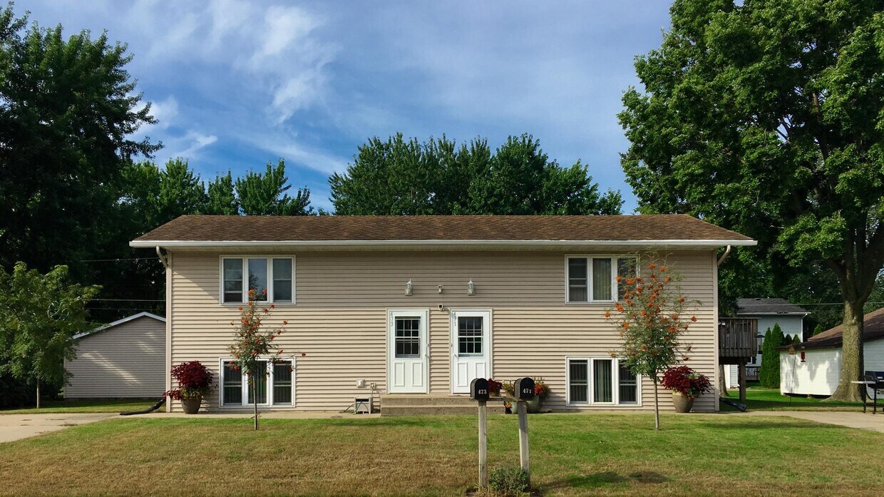 Foto principal - 471-473 Court St S - Lower Unit
