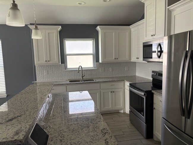 Building Photo - 1020 Tesoro Stone