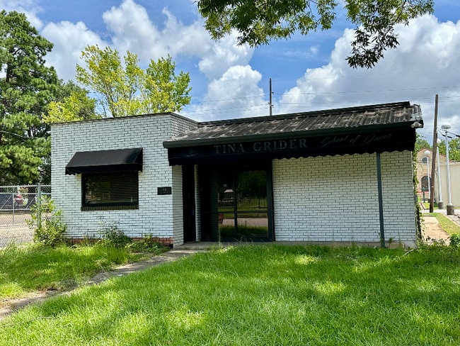 Building Photo - 510 N 5th St
