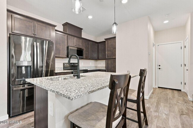 Building Photo - 779 E Doral Ave