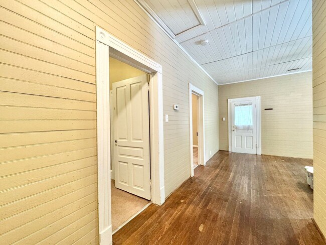 Foto del edificio - 2 Bedroom in College Hill Convenient to UN...