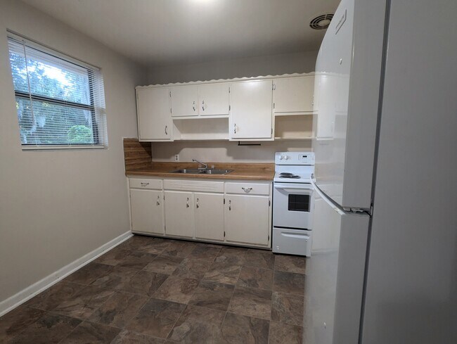 Building Photo - 5112 Quan Dr