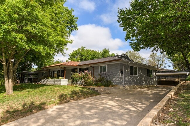 Photo - 4406-4410 Granbury TriPlex Apartment