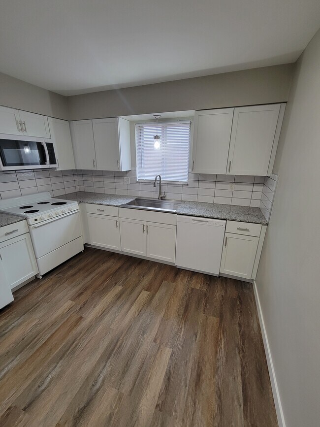 Building Photo - 10050 Willdan Dr
