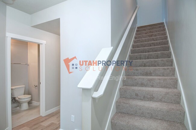 Building Photo - 992 W 380 S