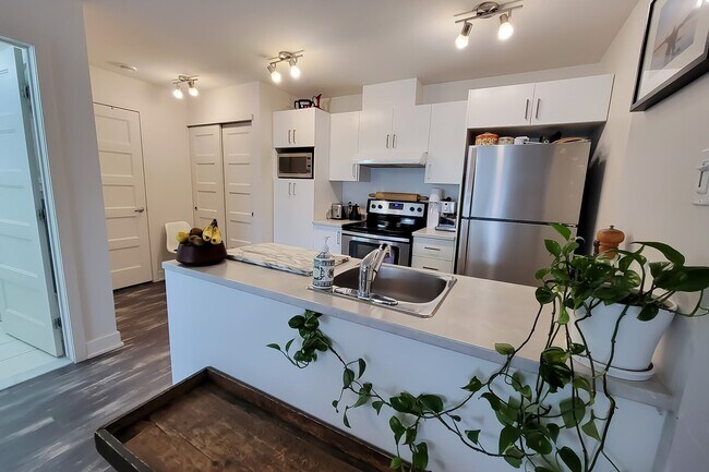 Building Photo - 2085 Av. Papineau