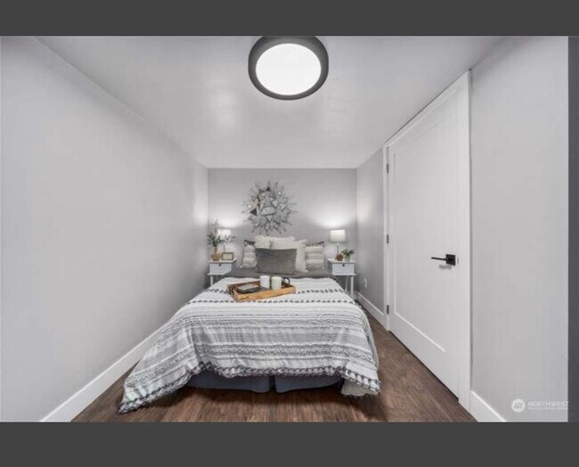 Room have additional space not within view - 8042 S Bell St