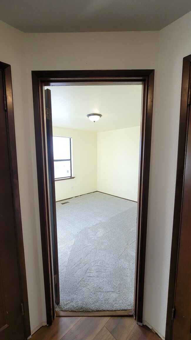 Entrada a la habitación de arriba - 9905 157th St E