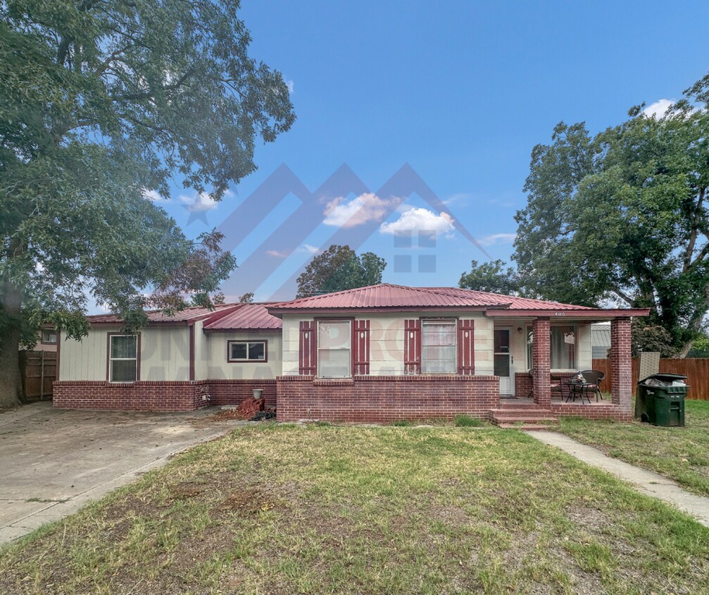 Foto principal - Fully Furnished 4 bedroom 3 bathroom home