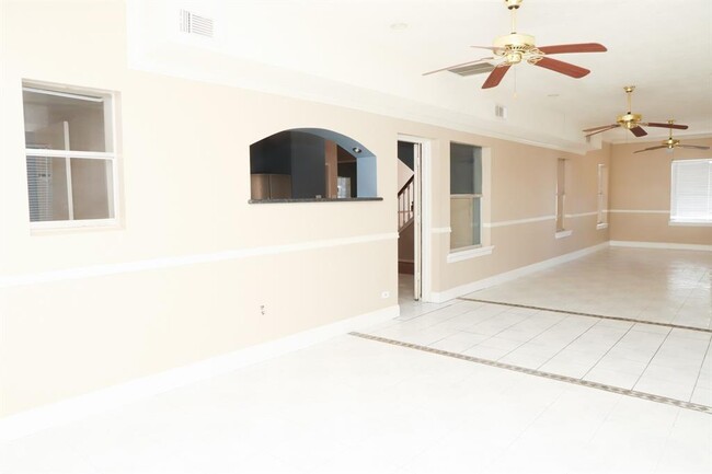 Building Photo - 7331 Greenwood Point Dr