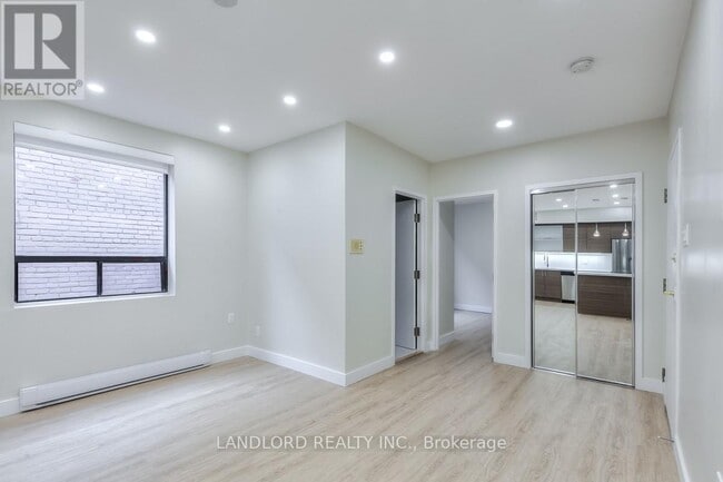 Building Photo - 240 Durie St