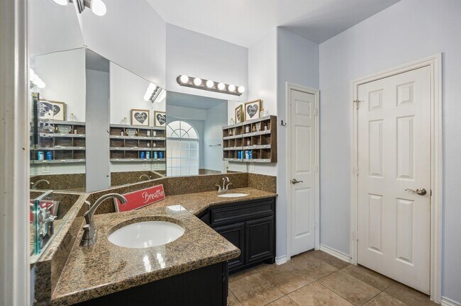 Foto del edificio - 3011 Rustic Gardens Dr