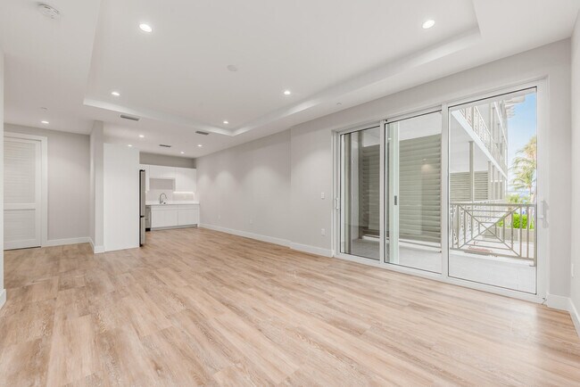 Building Photo - 41 SW Seminole St