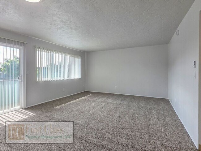 Foto del edificio - 12345 SW Hall Blvd