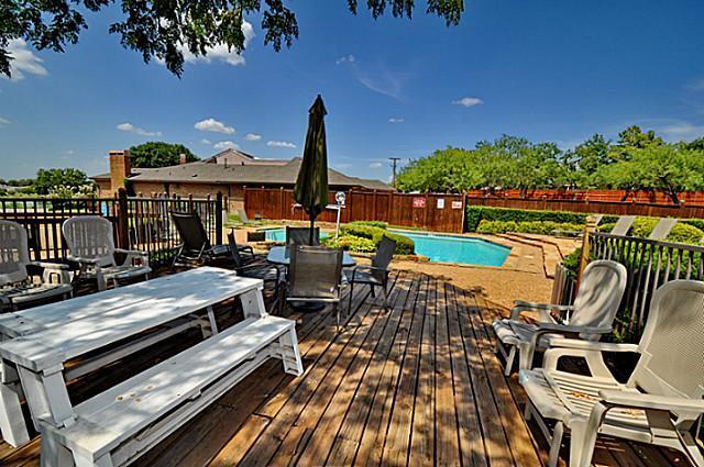 Foto del edificio - 2610 Lakehill Ln