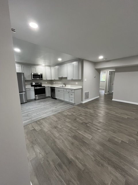Building Photo - Check out this 3-bedroom, 2-bathroom townh...