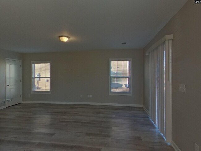 Foto del edificio - 422 Providence Plantation Cir