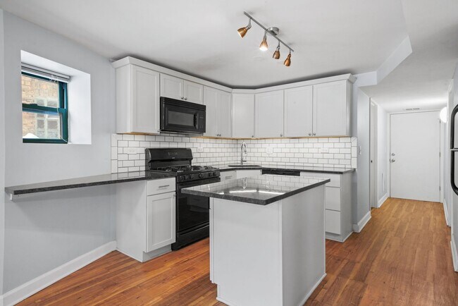 Foto del edificio - 2642 N Sacramento Ave