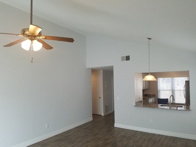 Building Photo - Beautiful Renovated 2-Bedroom, 2-Bathroom Home in Apopka