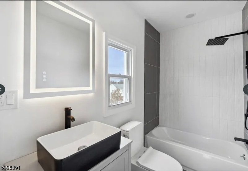 Building Photo - 165 Garden Ave