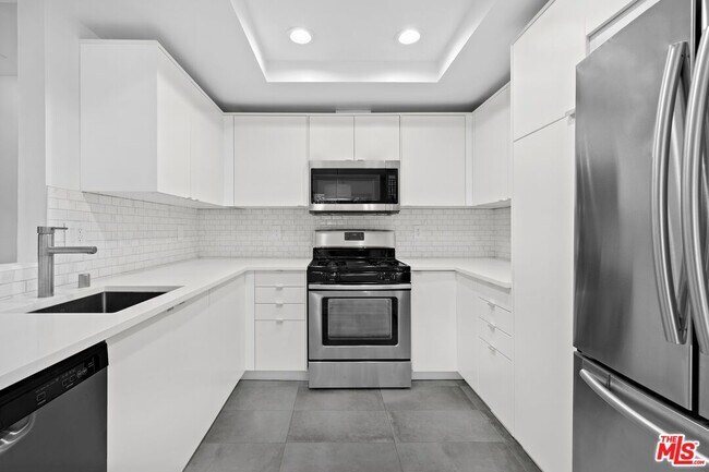 Building Photo - 1524 Palisades Dr
