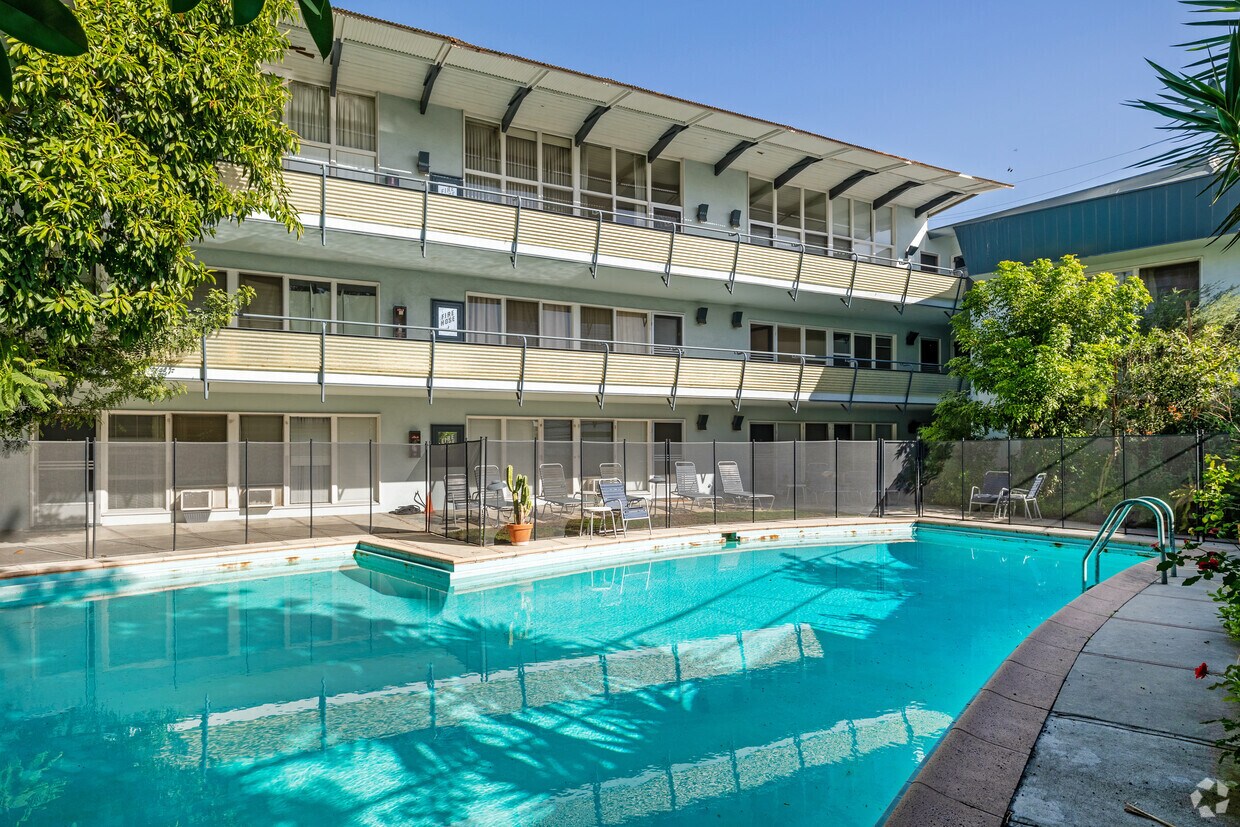 Primary Photo - Sunset Lanai Apartments