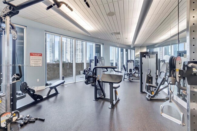 Foto del edificio - 185 SW 7th St