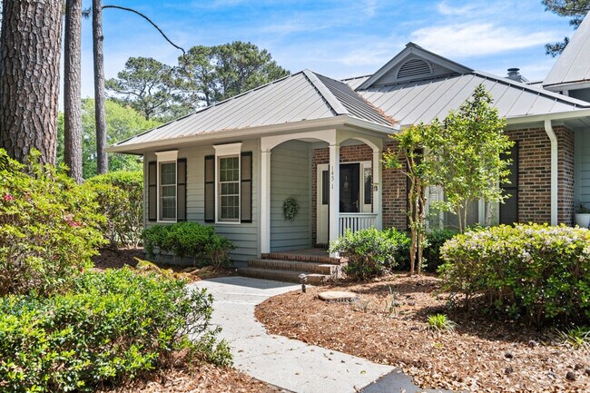 Building Photo - 235 Golden Bear Dr