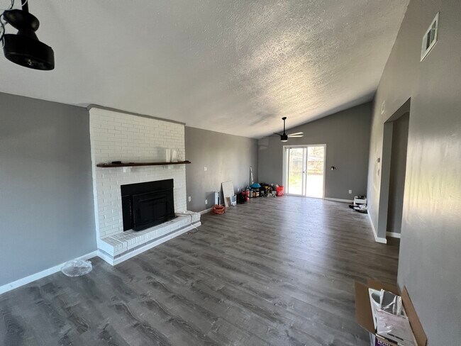 Building Photo - 1497 Catalpa Dr
