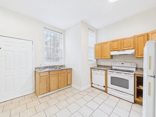 Foto del edificio - HUGE 3 BED 2 bath NEAR TEMPLE UNIVERSITY Available Now