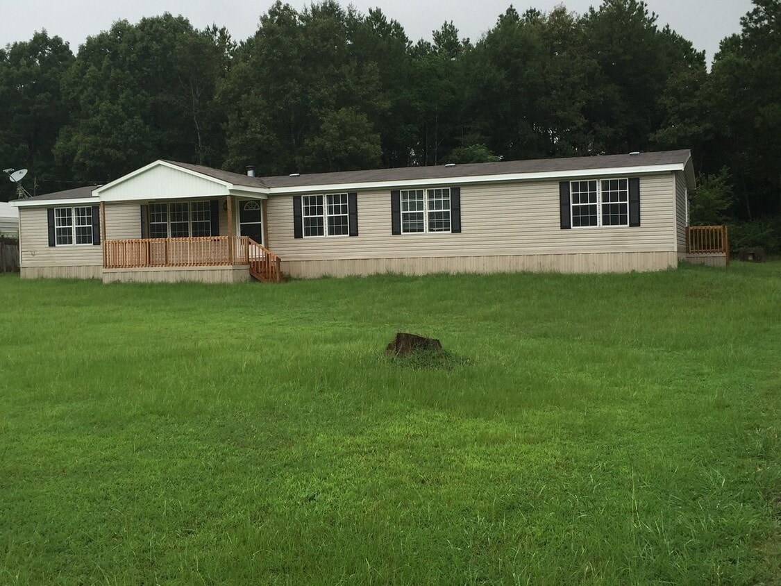 Foto principal - Spacious 4-Bedroom Home on 1 Acre – Peacef...