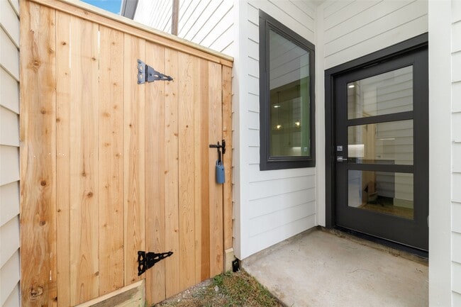 Building Photo - 2109 Holman St