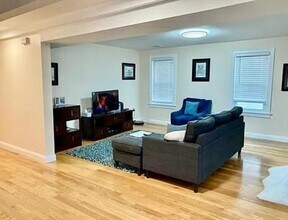 Building Photo - 553 Washington St