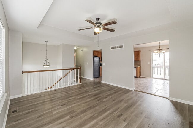 Building Photo - 708 Fall Creek Dr