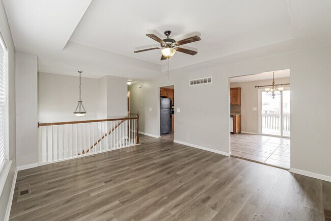 Foto del edificio - 708 Fall Creek Dr