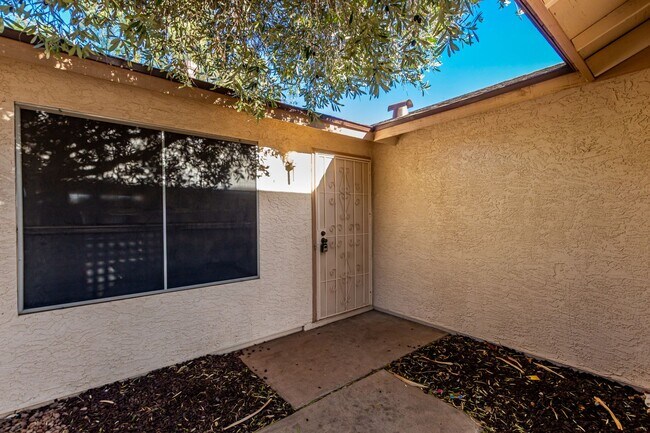 Foto del edificio - Location, Location, Location!