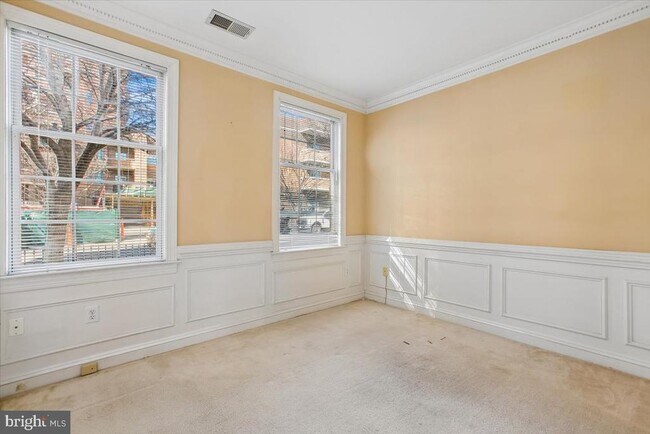 Foto del edificio - 1053 N Stuart St