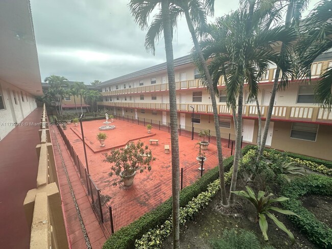 Foto del edificio - 4655 Palm Ave