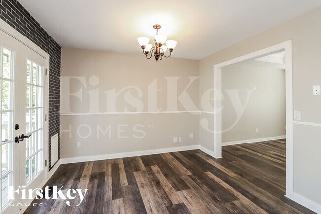 Building Photo - 1704 Cooper Dr