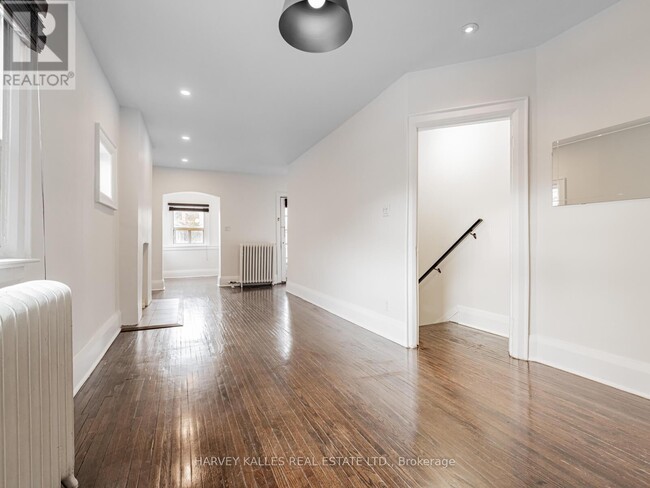 Building Photo - 29 Snowdon Ave