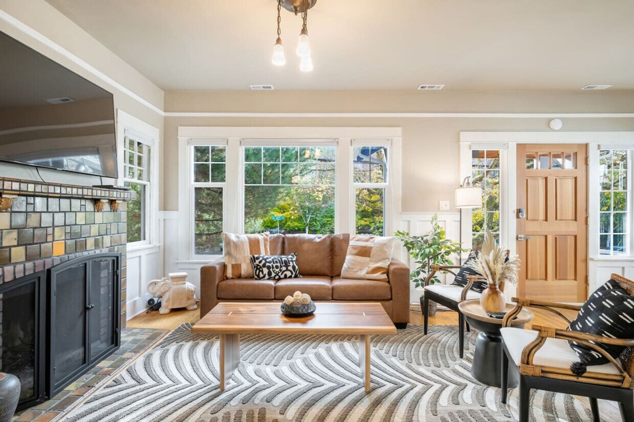 Foto principal - 720 NE 47th St